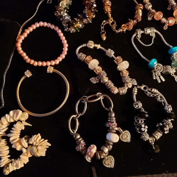 Various bracelets - Picture 5 of 5